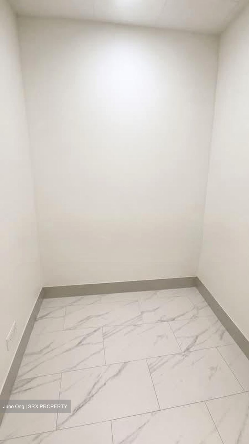 Gleneagles Hospital (D10), Retail #580612531